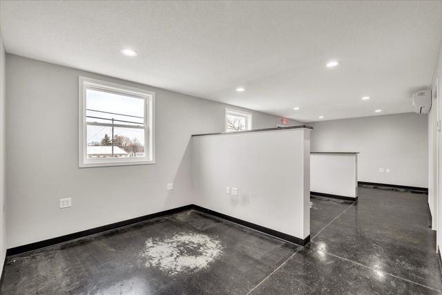 602 2nd Street W, Andalusia, IL 61232