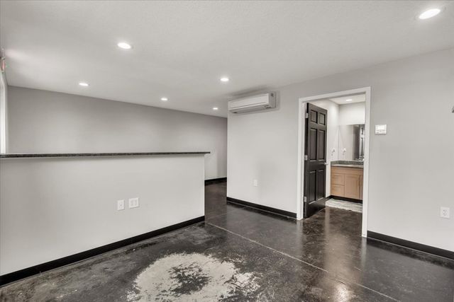 602 2nd Street W, Andalusia, IL 61232