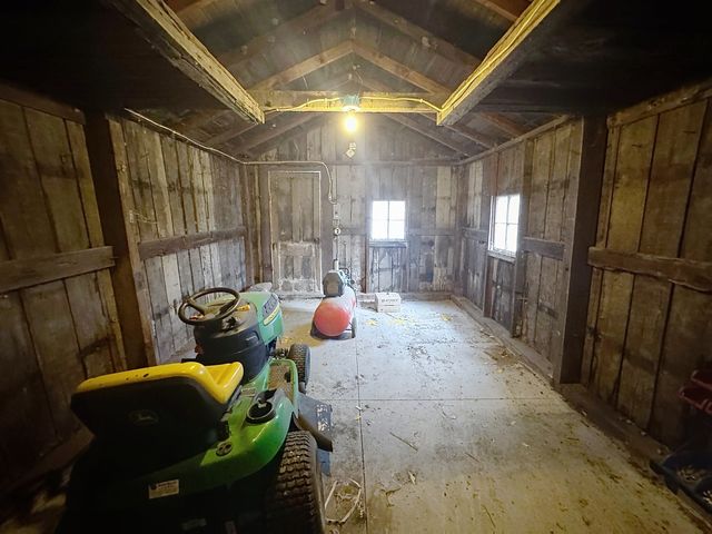 602 2nd Street W, Andalusia, IL 61232