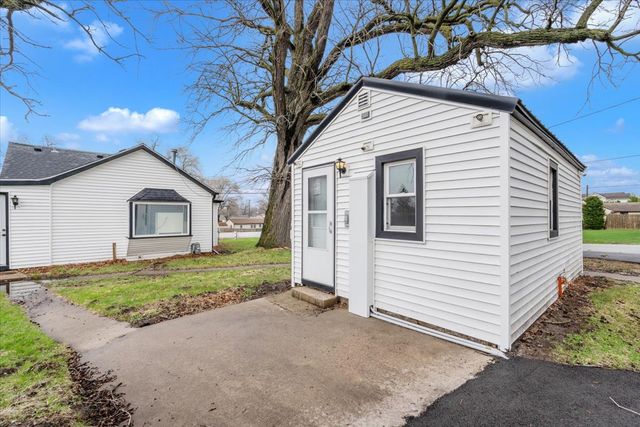 602 2nd Street W, Andalusia, IL 61232