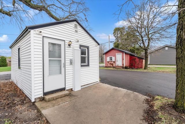 602 2nd Street W, Andalusia, IL 61232