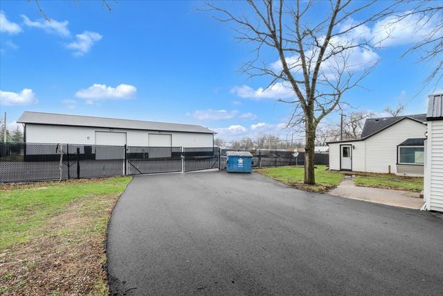 602 2nd Street W, Andalusia, IL 61232