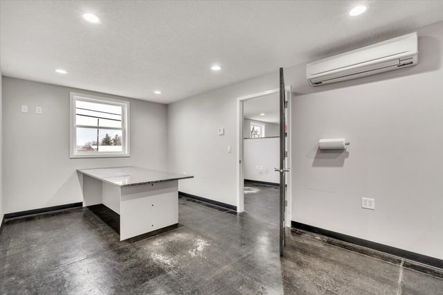 602 2nd Street W, Andalusia, IL 61232