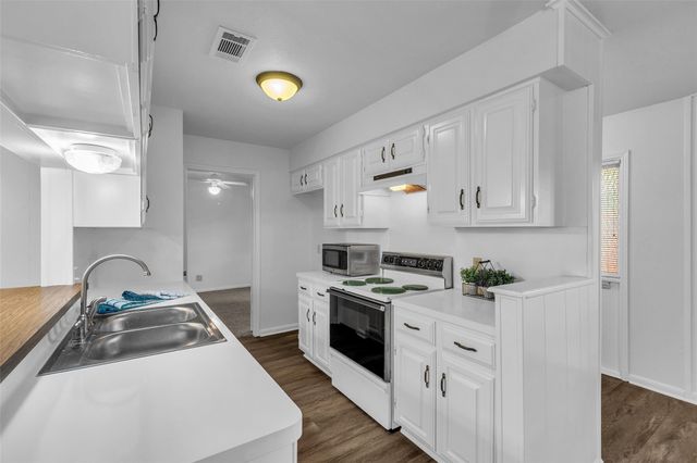 2970 Gessner Road, Houston, TX 77080