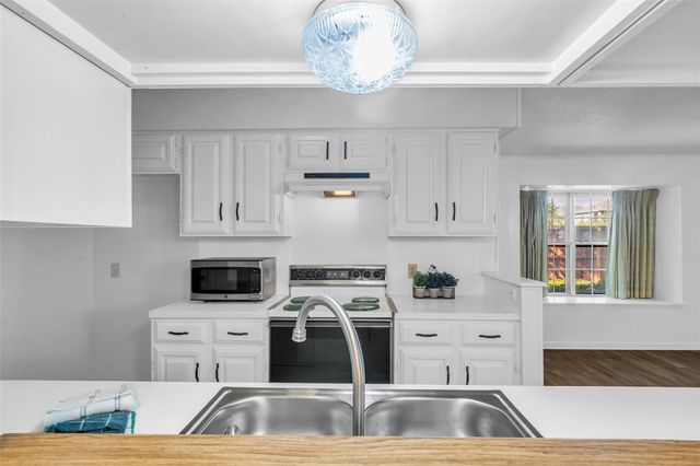 2970 Gessner Road, Houston, TX 77080