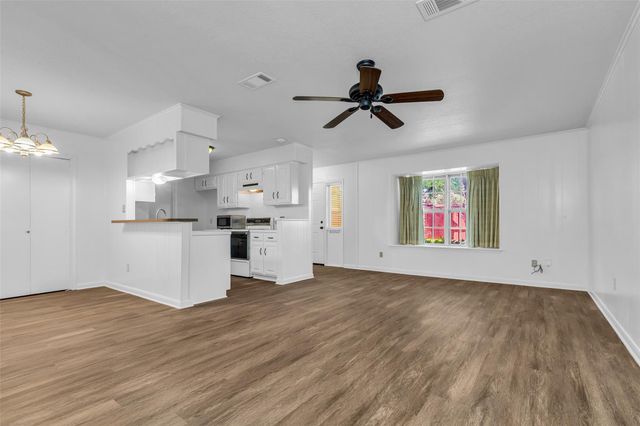 2970 Gessner Road, Houston, TX 77080