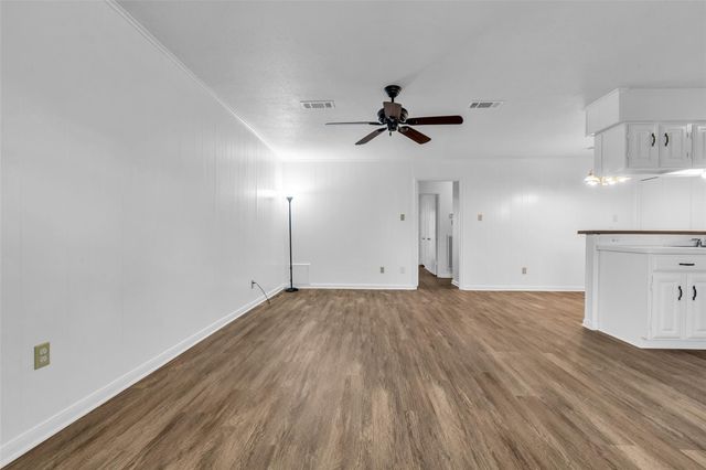 2970 Gessner Road, Houston, TX 77080