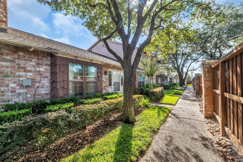 2970 Gessner Road, Houston, TX 77080