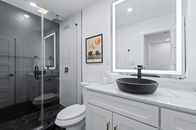 2706 Wheless LN 101, Austin, TX 78723