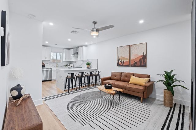 2706 Wheless LN 101, Austin, TX 78723