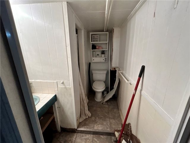 1 2nd St, Wilmerding, PA 15148