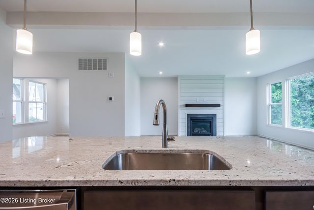156 Goldeneye Ct, Shepherdsville, KY 40165