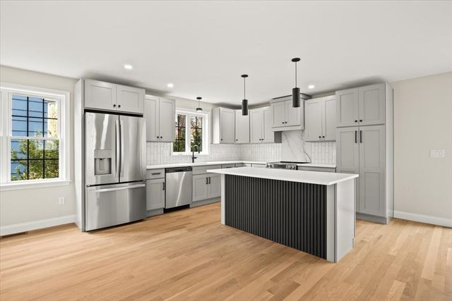 33 Glendale Ave, Brockton, MA 02301