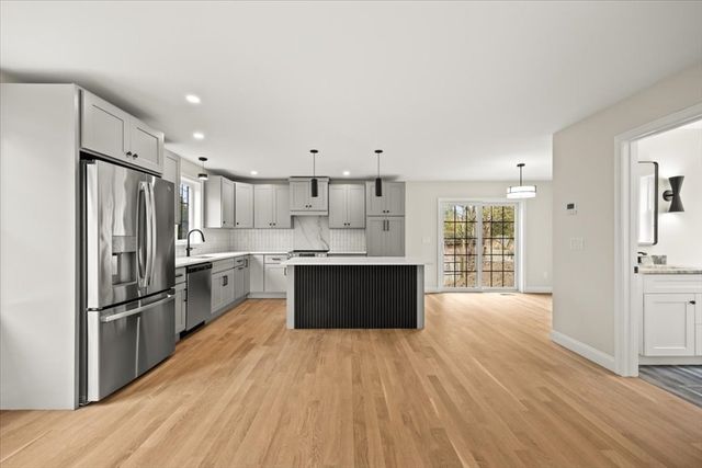 33 Glendale Ave, Brockton, MA 02301