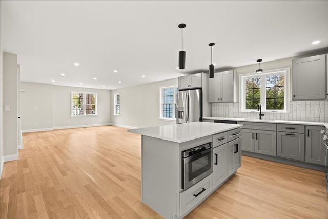 33 Glendale Ave, Brockton, MA 02301