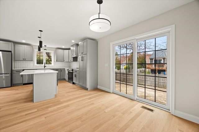 33 Glendale Ave, Brockton, MA 02301