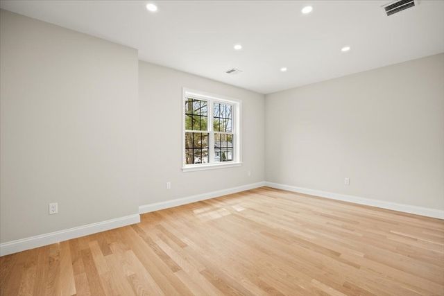 33 Glendale Ave, Brockton, MA 02301