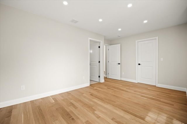 33 Glendale Ave, Brockton, MA 02301