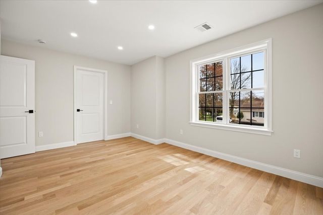 33 Glendale Ave, Brockton, MA 02301