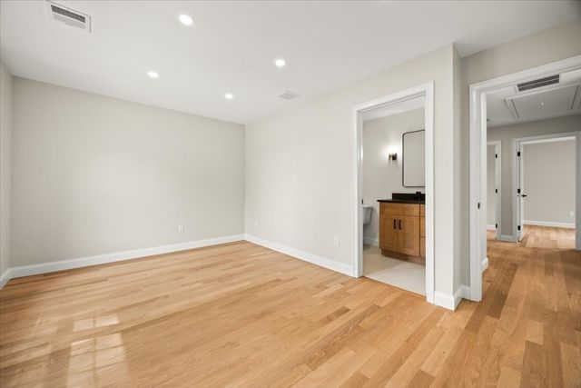 33 Glendale Ave, Brockton, MA 02301