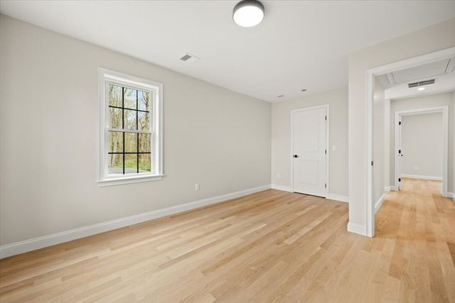 33 Glendale Ave, Brockton, MA 02301