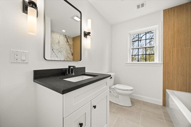 33 Glendale Ave, Brockton, MA 02301