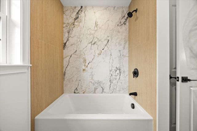 33 Glendale Ave, Brockton, MA 02301