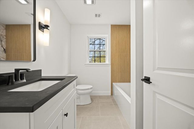 33 Glendale Ave, Brockton, MA 02301