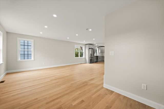 33 Glendale Ave, Brockton, MA 02301