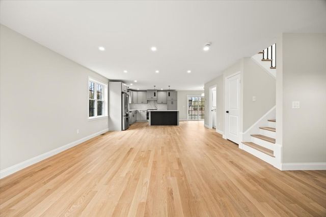 33 Glendale Ave, Brockton, MA 02301