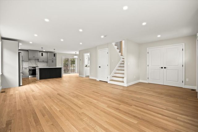 33 Glendale Ave, Brockton, MA 02301