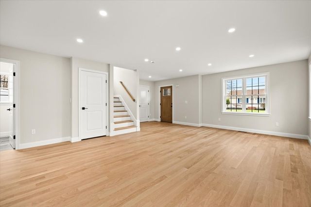 33 Glendale Ave, Brockton, MA 02301