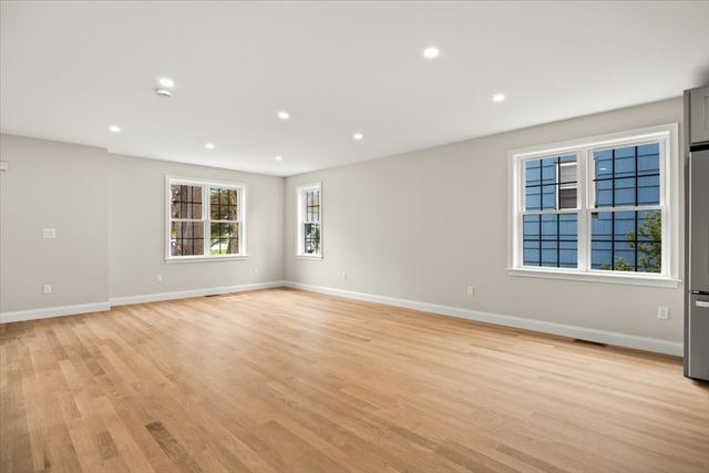 33 Glendale Ave, Brockton, MA 02301