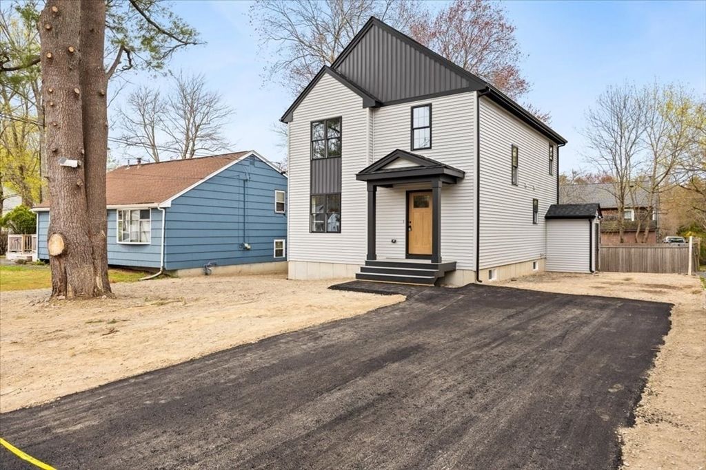 33 Glendale Ave, Brockton, MA 02301