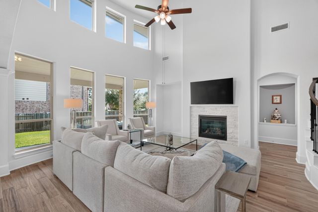 449 Devlin Shores Drive, Conroe, TX 77304