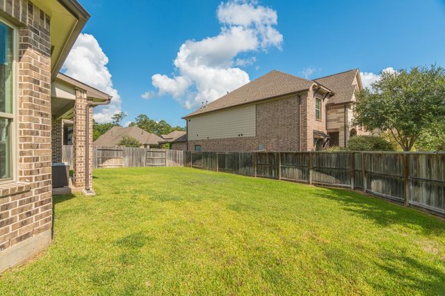449 Devlin Shores Drive, Conroe, TX 77304