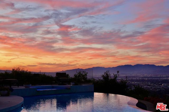 7833 Torreyson Drive, Los Angeles, CA 90046