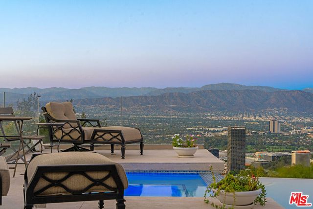 7833 Torreyson Drive, Los Angeles, CA 90046