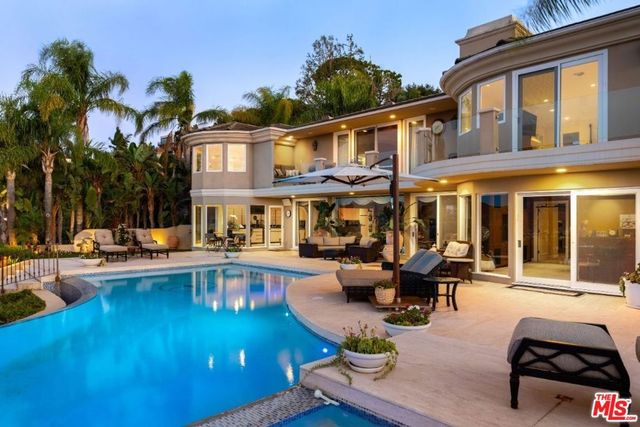 7833 Torreyson Drive, Los Angeles, CA 90046