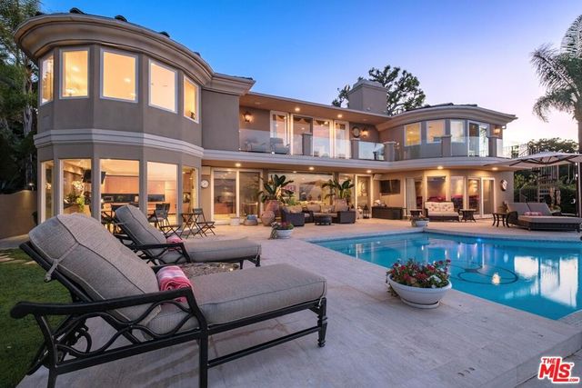 7833 Torreyson Drive, Los Angeles, CA 90046