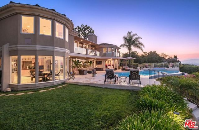 7833 Torreyson Drive, Los Angeles, CA 90046