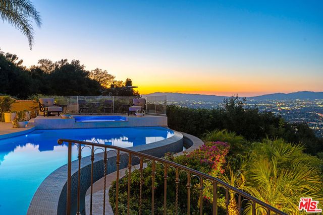 7833 Torreyson Drive, Los Angeles, CA 90046