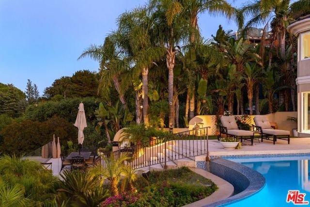 7833 Torreyson Drive, Los Angeles, CA 90046