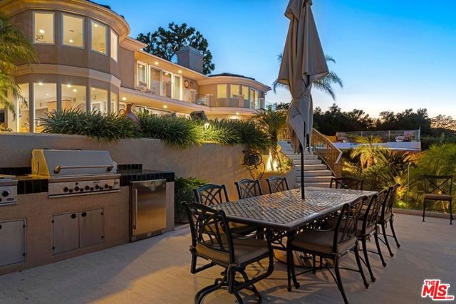 7833 Torreyson Drive, Los Angeles, CA 90046