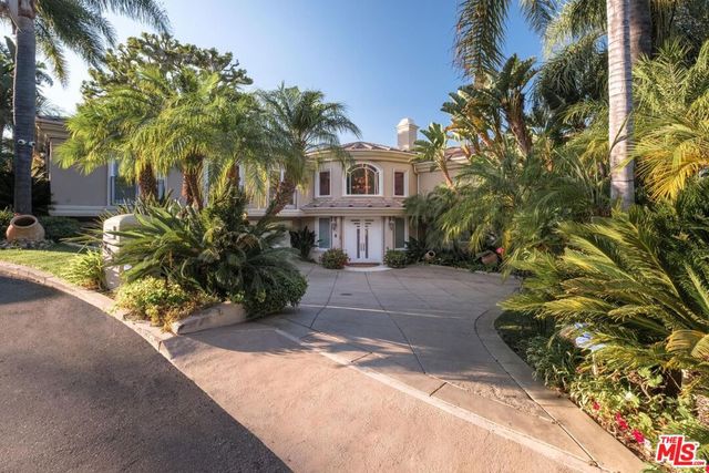7833 Torreyson Drive, Los Angeles, CA 90046