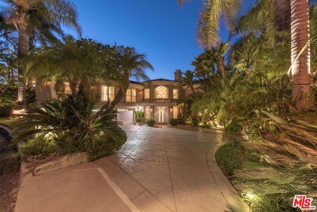 7833 Torreyson Drive, Los Angeles, CA 90046
