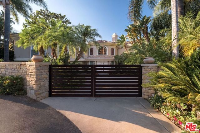 7833 Torreyson Drive, Los Angeles, CA 90046