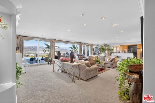 7833 Torreyson Drive, Los Angeles, CA 90046
