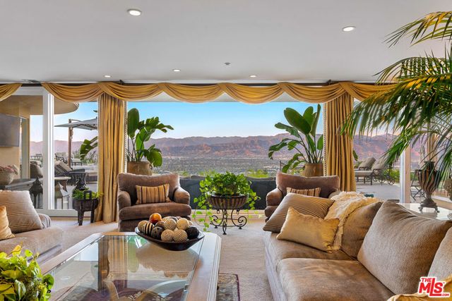 7833 Torreyson Drive, Los Angeles, CA 90046