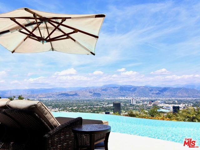 7833 Torreyson Drive, Los Angeles, CA 90046